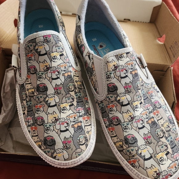 Sketchers - Picture 3 of 3